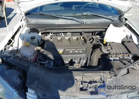 2013 Chrysler 200 Lx z USA, uszkodzony, nr VIN 1C3CCBAB4DN636160